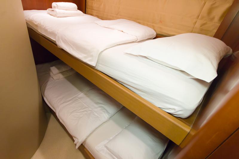 Book yachts online - motorboat - Princess 62 - Pamango - rent