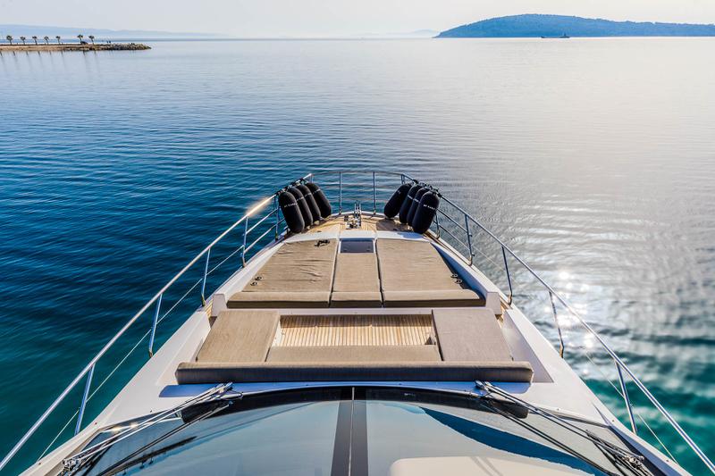 Book yachts online - motorboat - Azimut 66 - Karat II - rent