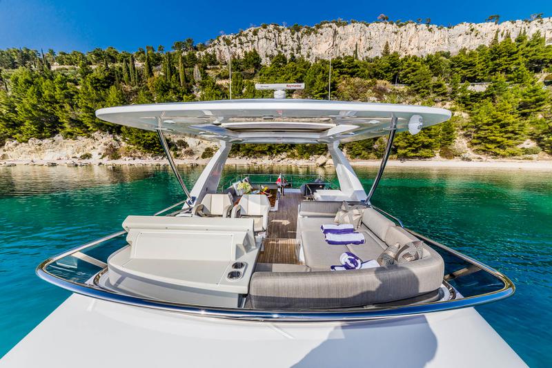 Book yachts online - motorboat - Azimut 66 - Karat II - rent