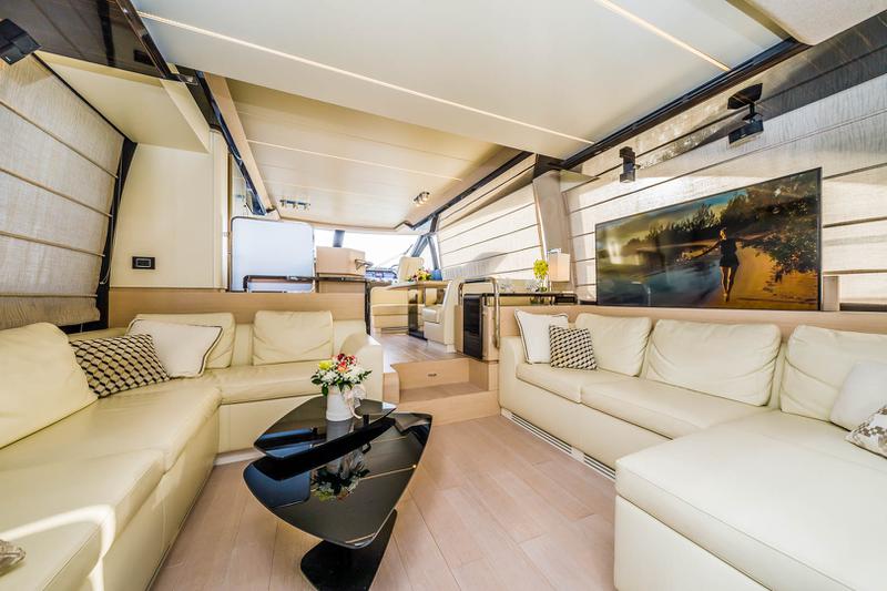 Book yachts online - motorboat - Azimut 66 - Karat II - rent