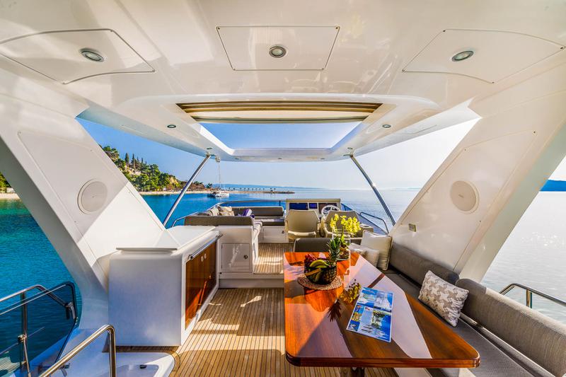 Book yachts online - motorboat - Azimut 66 - Karat II - rent