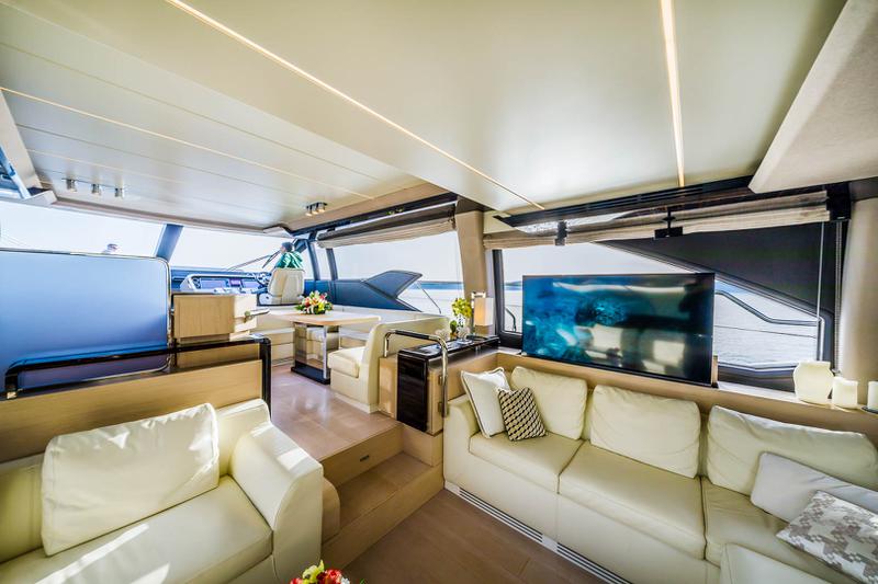 Book yachts online - motorboat - Azimut 66 - Karat II - rent