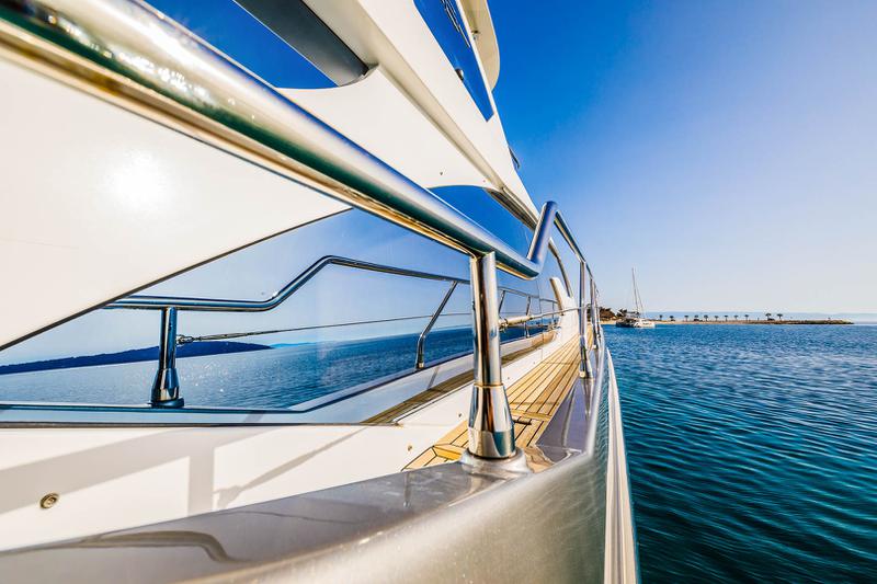 Book yachts online - motorboat - Azimut 66 - Karat II - rent