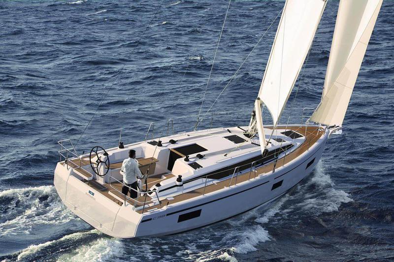 Book yachts online - sailboat - Bavaria C38 - VioSam - rent