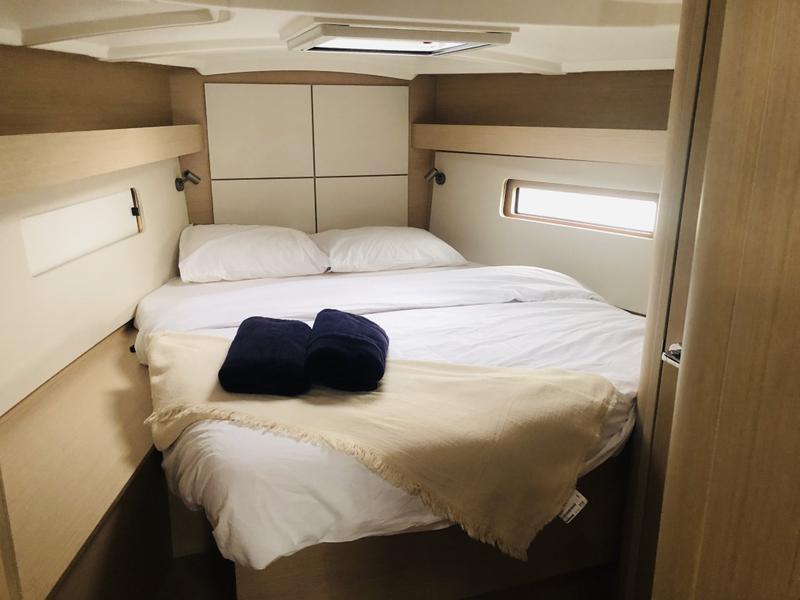 Book yachts online - sailboat - Oceanis 40.1 - AZORIAN with AC - rent