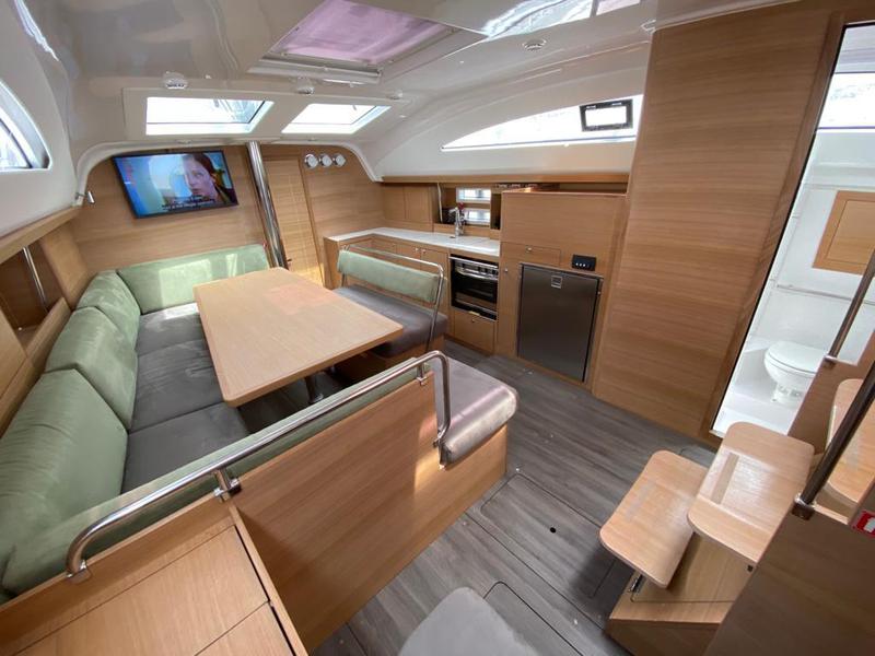 Book yachts online - sailboat - Elan Impression 45.1 - s/y Zoela - rent