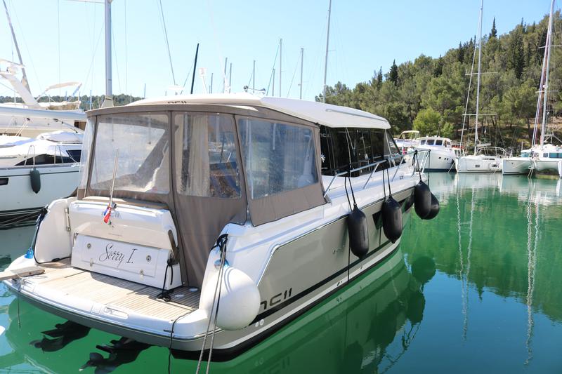 Book yachts online - motorboat - Jeanneau NC-11 Ownerversion - SORRY I - rent