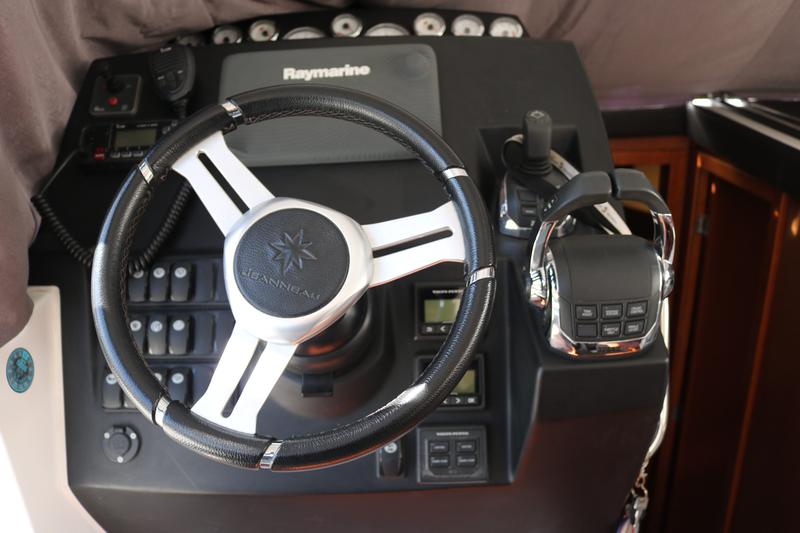 Book yachts online - motorboat - Jeanneau NC-11 Ownerversion - SORRY I - rent