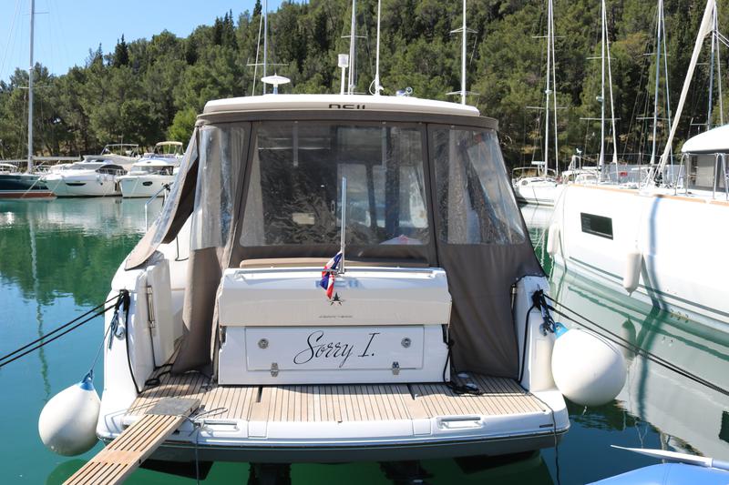 Book yachts online - motorboat - Jeanneau NC-11 Ownerversion - SORRY I - rent