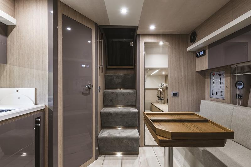 Book yachts online - motorboat - Cranchi Z35 - Alex Marty - rent