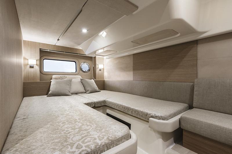 Book yachts online - motorboat - Cranchi Z35 - Alex Marty - rent