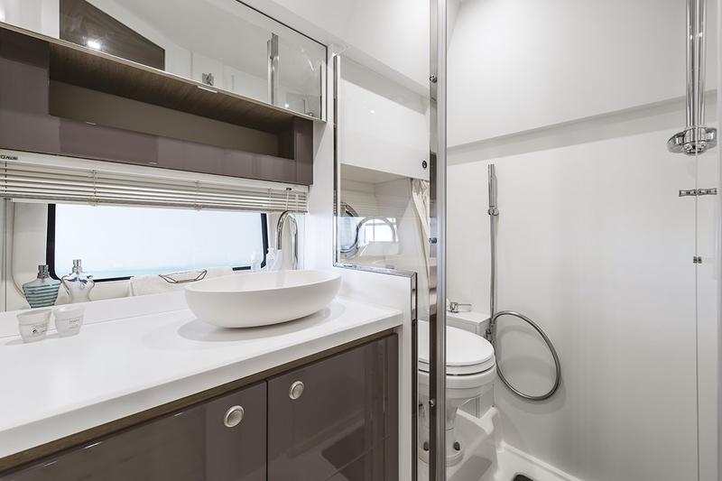 Book yachts online - motorboat - Cranchi Z35 - Alex Marty - rent