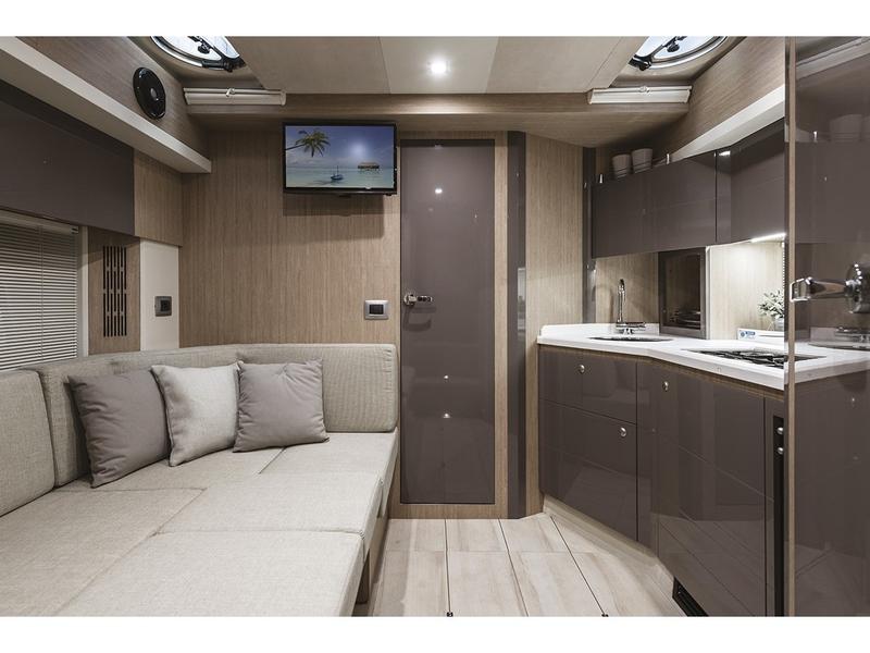 Book yachts online - motorboat - Cranchi Z35 - Alex Marty - rent