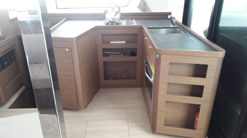 Book yachts online - catamaran - Lagoon 42 - Uiara - rent