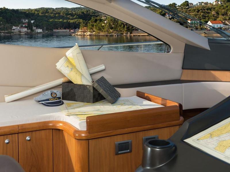Book yachts online - motorboat - Sunseeker Predator 62 - Ena 1 - rent
