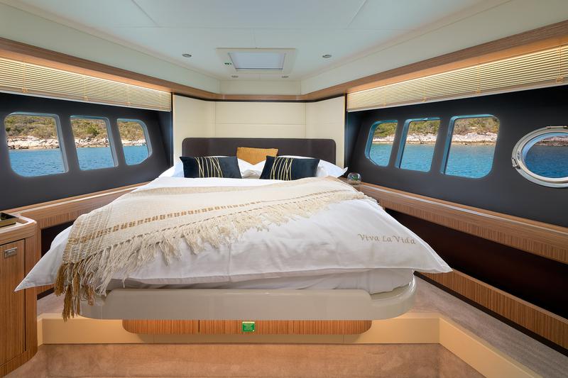 Book yachts online - motorboat - Absolute 50 Fly - VivaLaVida - rent