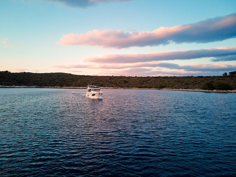 Book yachts online - motorboat - Absolute 50 Fly - VivaLaVida - rent