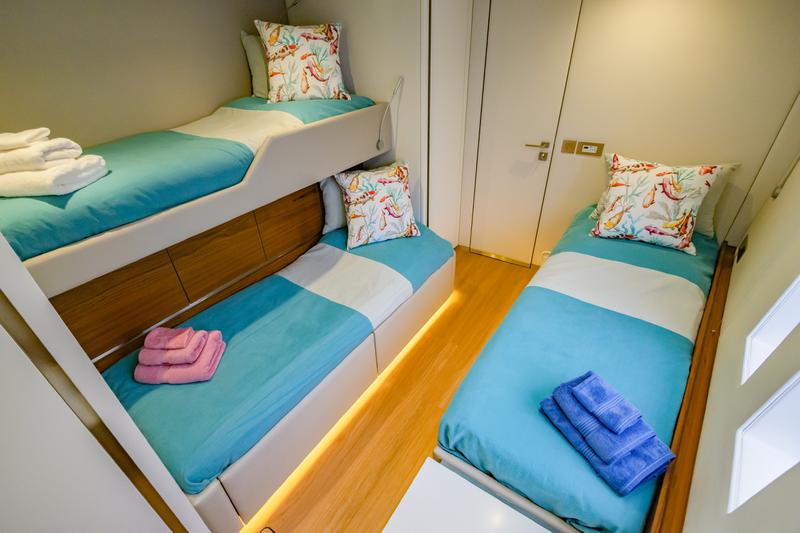 Book yachts online - catamaran - Sunreef 80 - Fantastic Too - rent