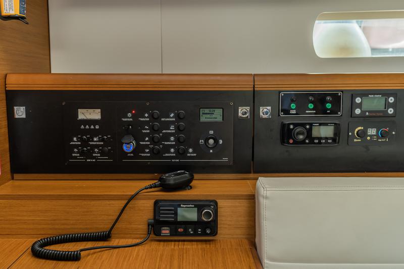 Book yachts online - sailboat - Sun Odyssey 519 - 5 cabs - MARYALIS - rent