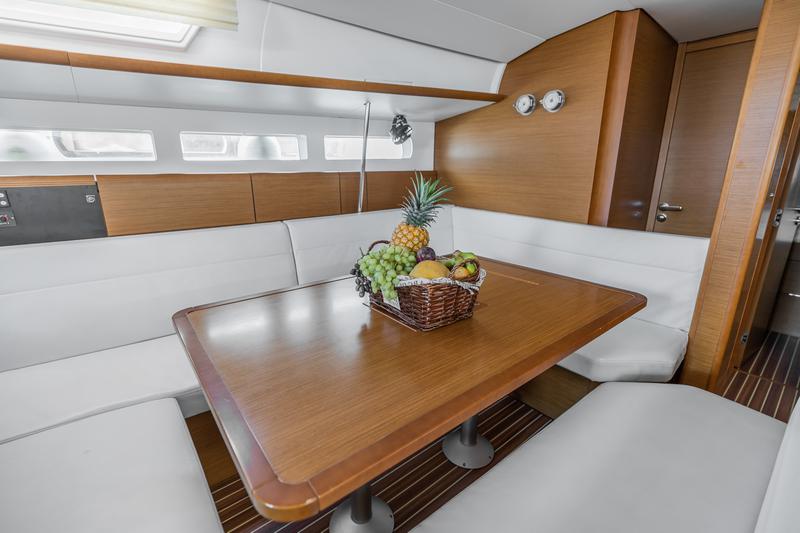 Book yachts online - sailboat - Sun Odyssey 519 - 5 cabs - MARYALIS - rent