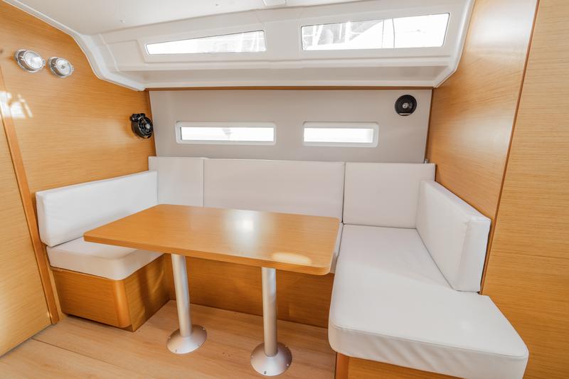 Book yachts online - sailboat - Sun Odyssey 410 - SALTY - rent