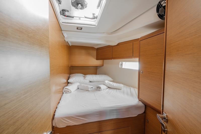 Book yachts online - sailboat - Sun Odyssey 519 -  6 cabs - PERRO BLANCO - rent