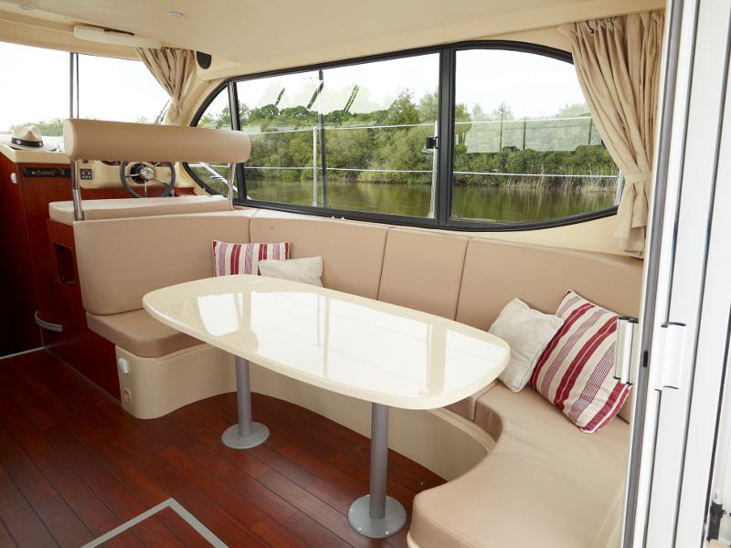 Book yachts online - motorboat - Estivale Octo - TARA  - rent