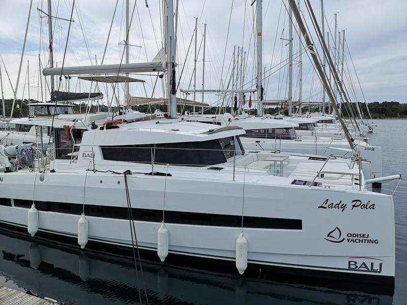 Book yachts online - catamaran - Bali 4.1-3 cab. ROLL MAINSAIL - LADY POLA  - rent