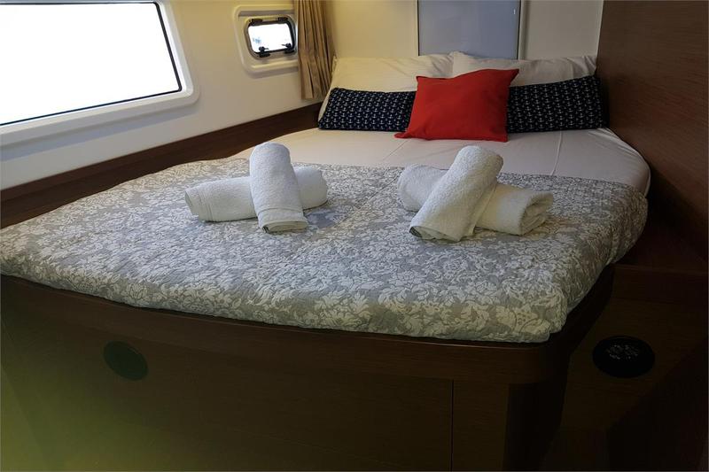 Book yachts online - catamaran - Lagoon 42 - Lagoon 42 - rent