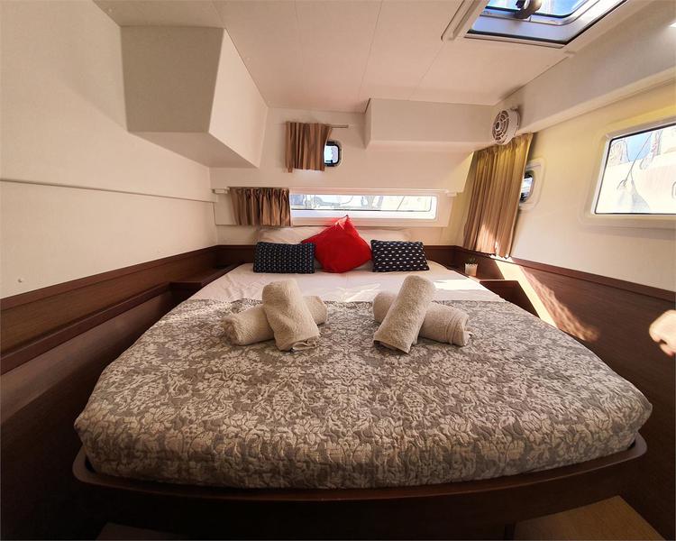 Book yachts online - catamaran - Lagoon 42 - Lagoon 42 - rent