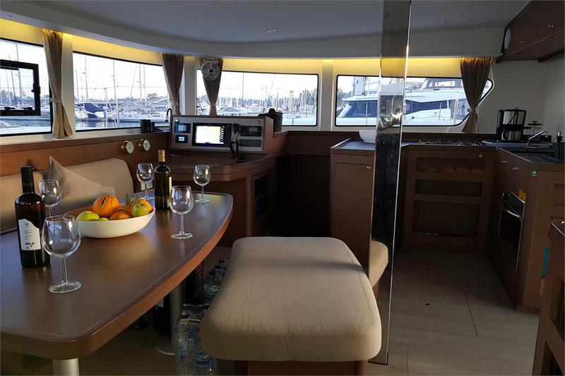 Book yachts online - catamaran - Lagoon 42 - Lagoon 42 - rent