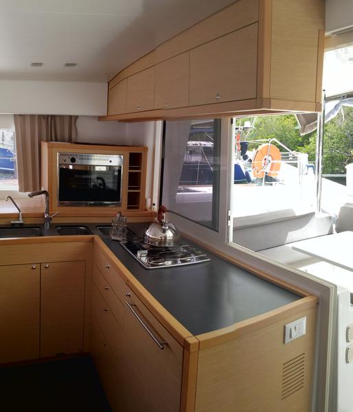 Book yachts online - catamaran - Lagoon 400 S2 - Ruby - rent