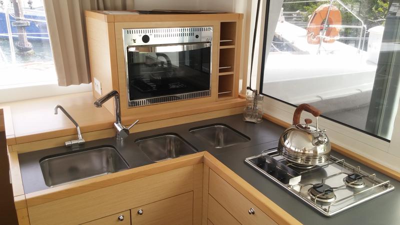 Book yachts online - catamaran - Lagoon 400 S2 - Ruby - rent