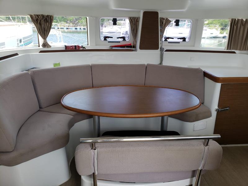 Book yachts online - catamaran - Lagoon 380 S2 - Karla II - rent