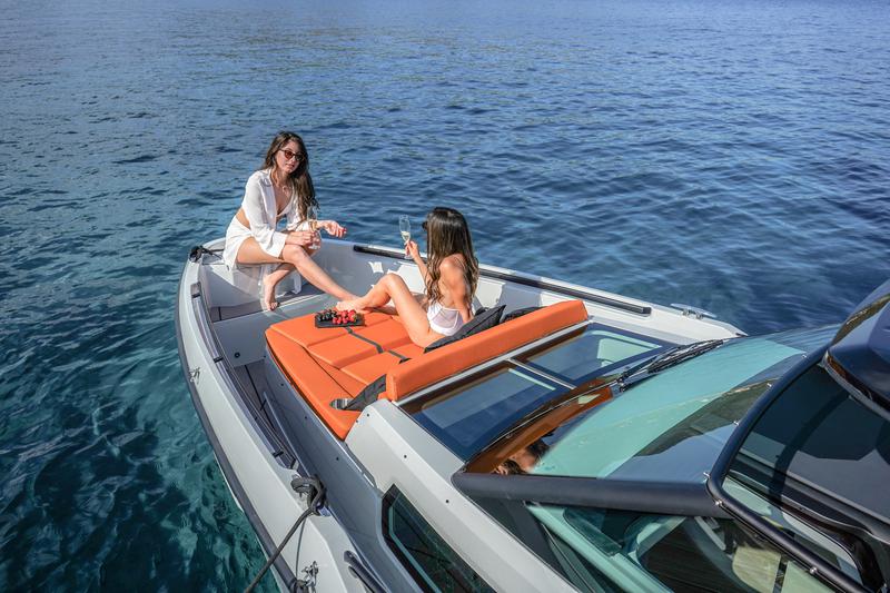 Book yachts online - motorboat - Saxdor 320 GTO - Absinthe - rent