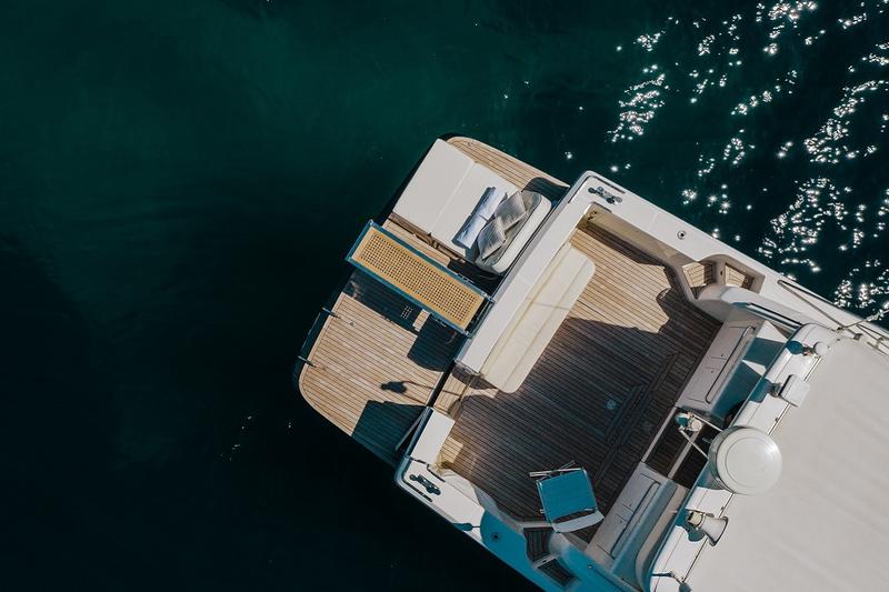 Book yachts online - motorboat - Uniesse 48 Open - M/Y ALMI - rent