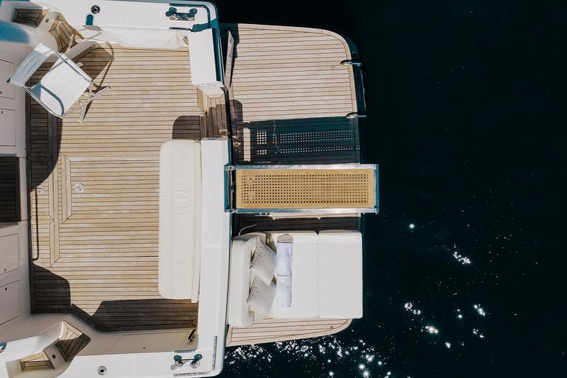 Book yachts online - motorboat - Uniesse 48 Open - M/Y ALMI - rent