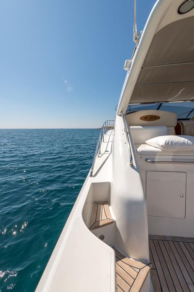Book yachts online - motorboat - Uniesse 48 Open - M/Y ALMI - rent