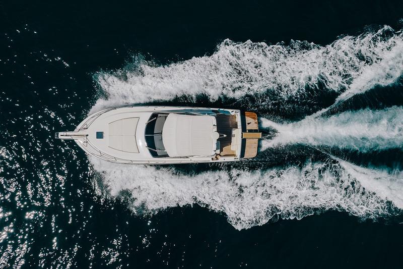 Book yachts online - motorboat - Uniesse 48 Open - M/Y ALMI - rent