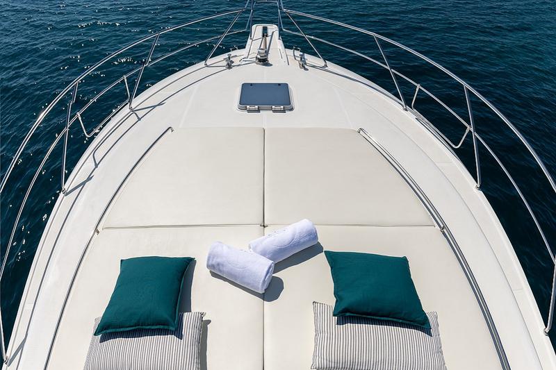 Book yachts online - motorboat - Uniesse 48 Open - M/Y ALMI - rent
