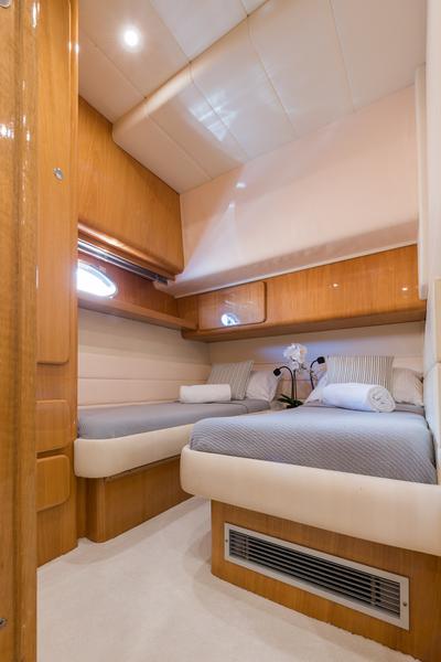 Book yachts online - motorboat - Uniesse 48 Open - M/Y ALMI - rent