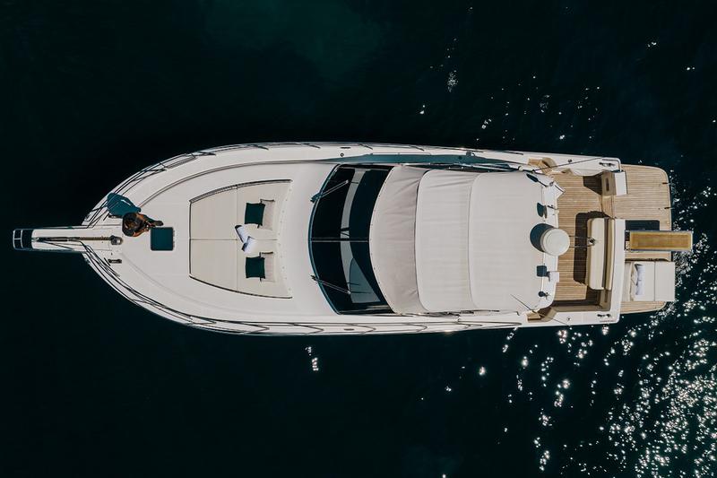 Book yachts online - motorboat - Uniesse 48 Open - M/Y ALMI - rent
