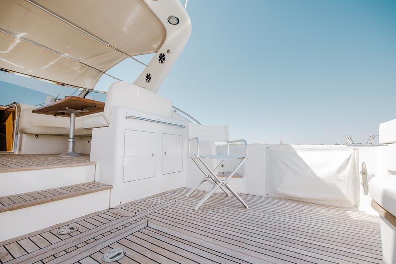 Book yachts online - motorboat - Uniesse 48 Open - M/Y ALMI - rent