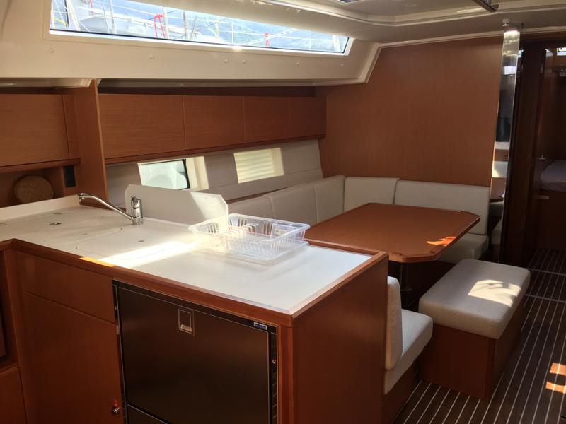 Book yachts online - sailboat - Bavaria C45 - LADY FLORA 1 - rent
