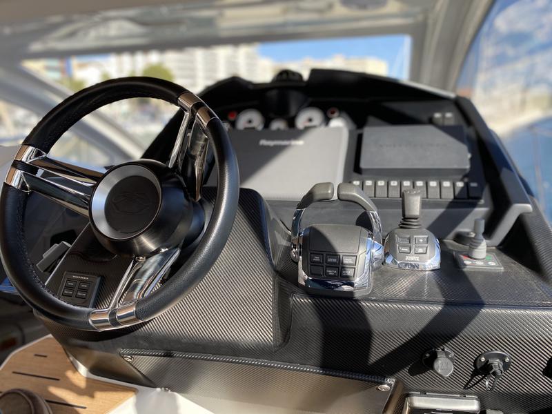 Book yachts online - motorboat - Cranchi M44 HT - Medusa - rent