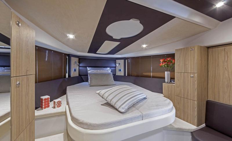 Book yachts online - motorboat - Cranchi M44 HT - Medusa - rent