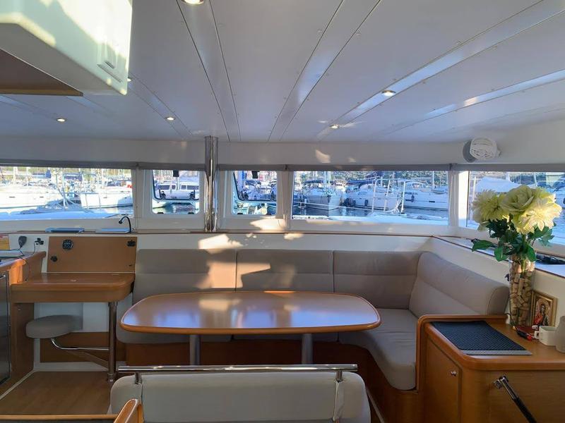 Book yachts online - catamaran - Lagoon 421 - We-Dun-It - rent