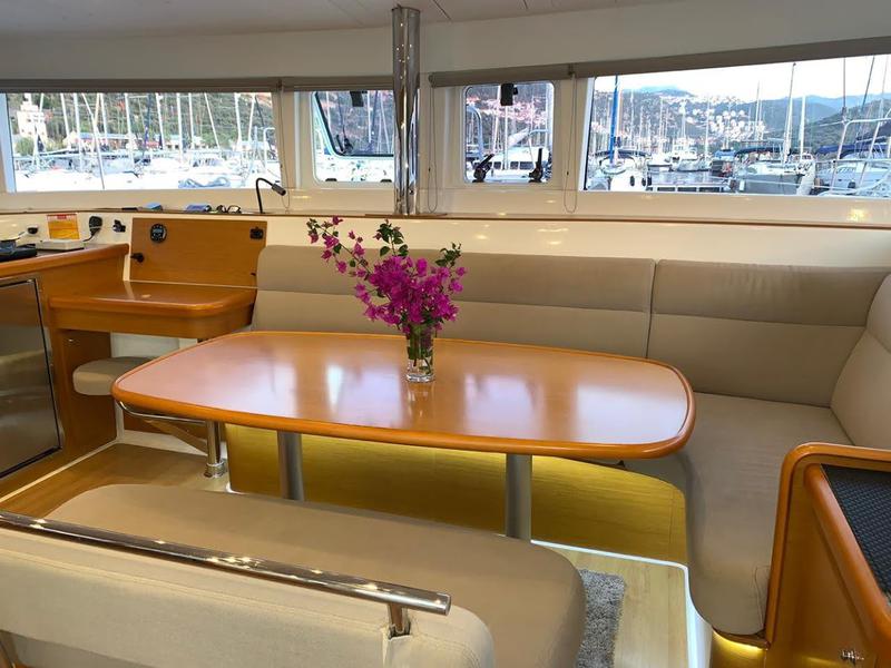 Book yachts online - catamaran - Lagoon 421 - We-Dun-It - rent