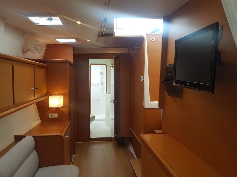 Book yachts online - catamaran - Lagoon 421 - We-Dun-It - rent