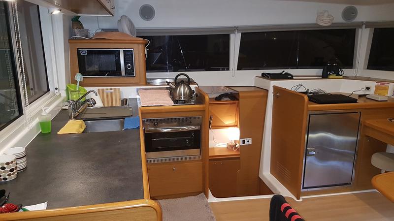 Book yachts online - catamaran - Lagoon 421 - We-Dun-It - rent